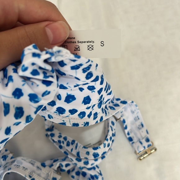 Size small, Blue floral bikini (top + bottom) NEVER WORN - Picture 6 of 7